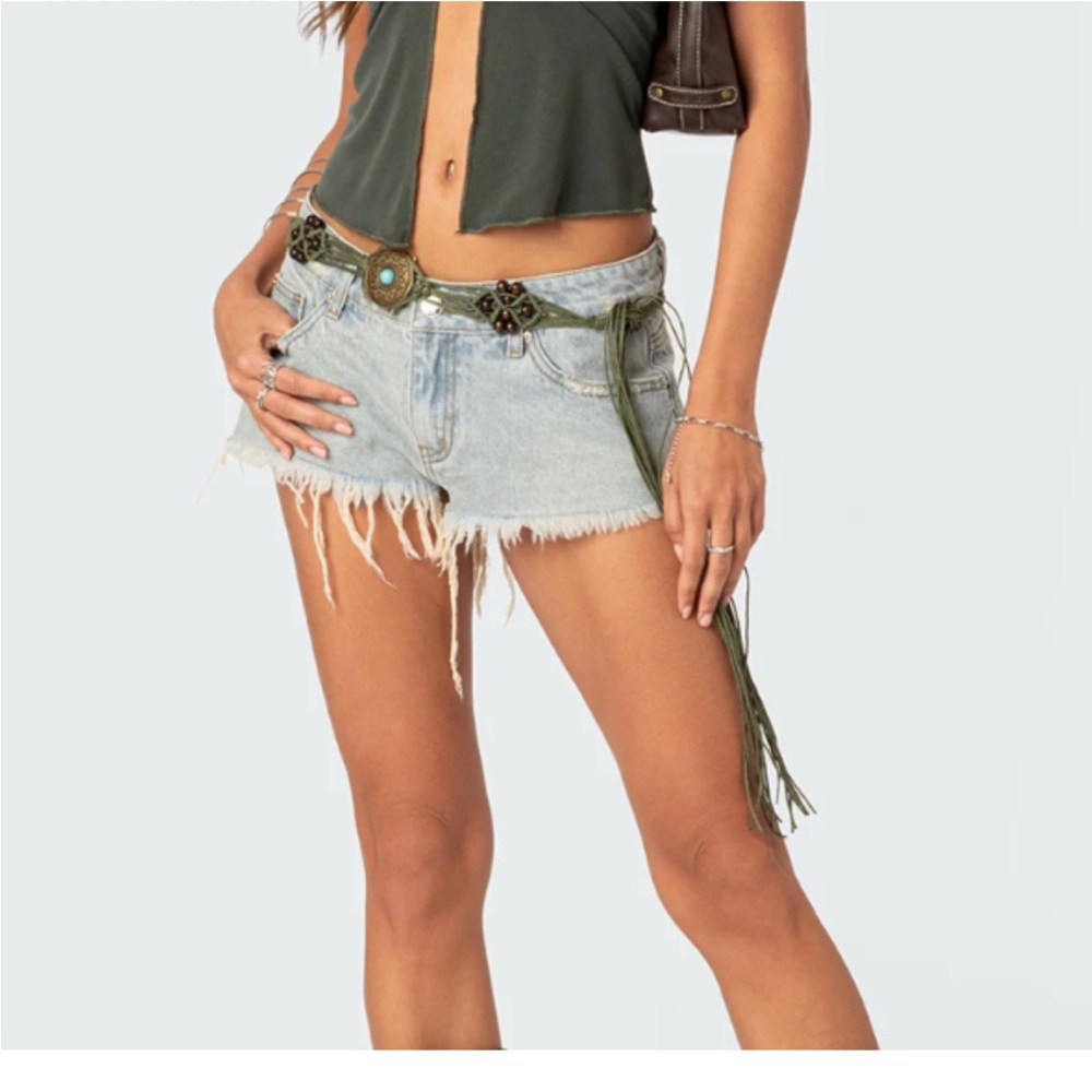 Edikted Frayed Vintage Washed Denim Shorts